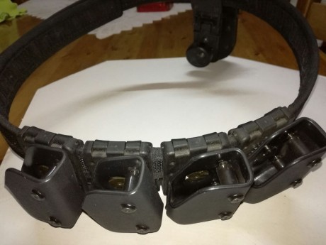 Pues eso, tal como reza el enunciado un amigo pone a la venta TANGFOGLIO STOCK III de 9 mm. PB 
el arma 21