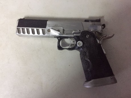 Saludos al foro,

Un amigo me ha pedido que ponga el anuncio de venta de esta pistola.
Se trata de una 01