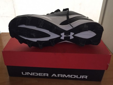 Saludos al foro,

Un amigo me ha pedido que ponga el anuncio de venta de estas zapatillas.

Nuevas sin 01