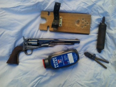 :band:  Vendo Revolver de Avancarga , Marca A.S.M. , cal. 44, casi nuevo , pocos tiros , con suplementos 01