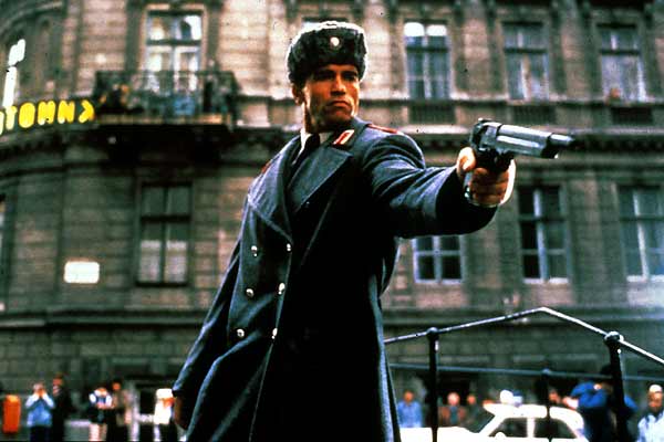 Compañeros,

En vista de las ganas de algunos (Elcafe, Wilcow, Vrakk, etc) por adivinar armas de películas 60