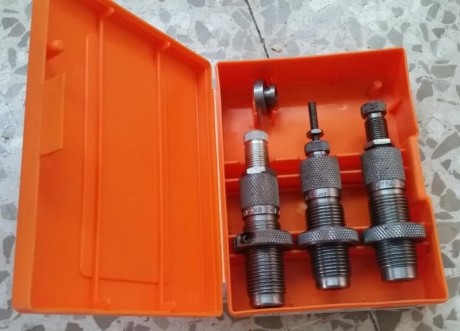 Se vende juego de 3 Dies LYMAN para calibre 30M1 en buen estado, señales del tiempo pero con poco uso.


Precio 00