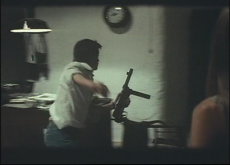 Compañeros,

En vista de las ganas de algunos (Elcafe, Wilcow, Vrakk, etc) por adivinar armas de películas 80