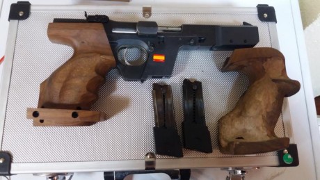 WALTHER GSP con carros del 22 y del 32, dos cargadores de cada calibre,el carro del 32 tiene contrapeso 01