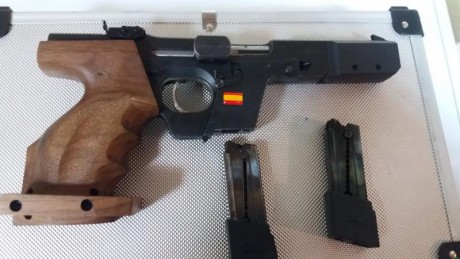WALTHER GSP con carros del 22 y del 32, dos cargadores de cada calibre,el carro del 32 tiene contrapeso 00