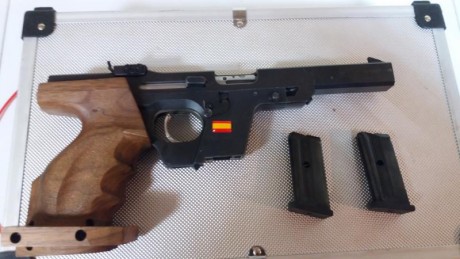 WALTHER GSP con carros del 22 y del 32, dos cargadores de cada calibre,el carro del 32 tiene contrapeso 12