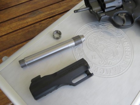 Vendo revolver Smith & Wesson mod: 327 TRR8 de 8 disparos prácticamente nuevo sin uso, viene en su 21