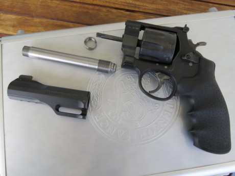 Vendo revolver Smith & Wesson mod: 327 TRR8 de 8 disparos prácticamente nuevo sin uso, viene en su 20