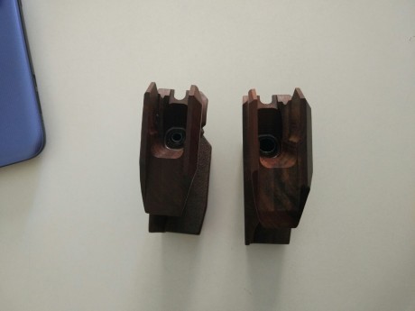 Hola a todos,

Pongo en venta dos empuñaduras para la Walther LP400 en tallas M y XL, prácticamente sin 00