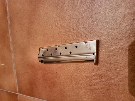 Muy buenas, vendo cargador para la 1911 y clones del 9mm parabelum, de aceo inox en perfectas condiciones 00