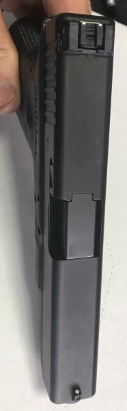 Pongo a la venta una Glock-17 de 3a generación.
Está casi nueva y a toda prueba, menos de 100 disparos. 00