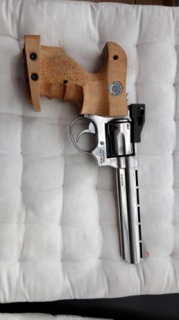 Se vende revolver taurus 357,empuñaduras anatomicas, perfecto estado, no dispongo del embalaje original. 02