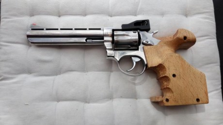Se vende revolver taurus 357,empuñaduras anatomicas, perfecto estado, no dispongo del embalaje original. 01