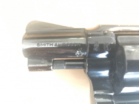 Se vende Revólver Smith & Wesson de dos pulgadas, calibre 38 de 5 cartuchos. Está en perfecto estado, 01