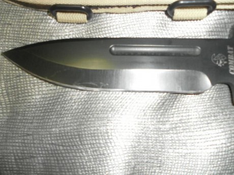 vendo este cuchillo jy V  combat con funda camo desert en buen estado , esta afilado pero con poco uso 00
