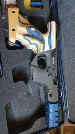 Pues eso, pistola Walther calibre .22 gsp azul, con muy poco uso. Tlf 651 026 009.
Saludos. 00