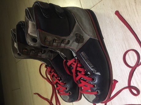 Vendemos un buen par de clásicas Kustermann mod. Monaco EVO T 39
60 € portes incluidos... entrega en mano 00