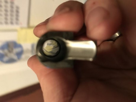 Vendo cz 85 combat ambidiestra, el arma esta de estreno, con su cacha original de plastico, la que lleva 02
