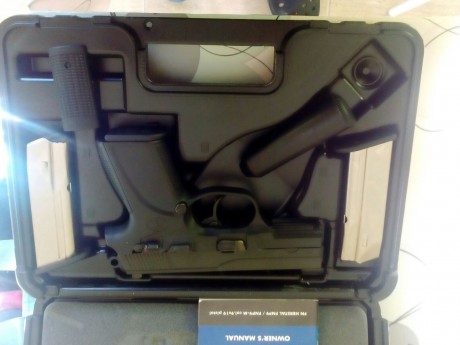 ----- VENDIDA -----

Se vende pistola compacta 9 mm pb,muy buen estado,3 cargadores de 15,caja original,un 72