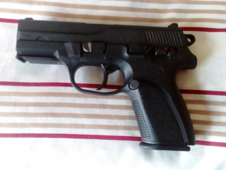 ----- VENDIDA -----

Se vende pistola compacta 9 mm pb,muy buen estado,3 cargadores de 15,caja original,un 70