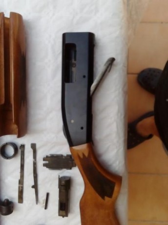 ----VENDIDA GRRACIAS----

 Se vende escopeta de corredera Mossberg 500A , Calibre 12/76.
 Con 2 Cañones 40