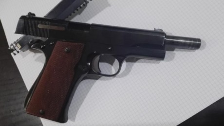Un amigo me pide ponga en venta su pistola marca STAR ( B. Echeverria) SA.
EIBAR.  Calibre 9mm, estado 01