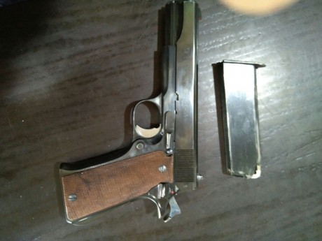 Un amigo me pide ponga en venta su pistola marca STAR ( B. Echeverria) SA.
EIBAR.  Calibre 9mm, estado 21