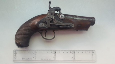Pistola de bolsillo´de avancarga fabricada en Eibar hacia 1850, con llave de patilla con perrillo en forma 02