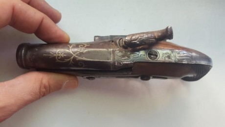 Pistola de bolsillo´de avancarga fabricada en Eibar hacia 1850, con llave de patilla con perrillo en forma 00