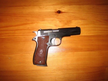 Hola.  Vendo este arma muy bien conservada, cañón a espejo, dos cargadores. Está en Asturias en "F" 01