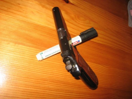 Hola.  Vendo este arma muy bien conservada, cañón a espejo, dos cargadores. Está en Asturias en "F" 00