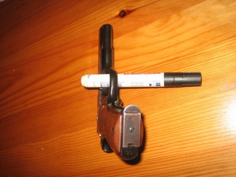 Hola.  Vendo este arma muy bien conservada, cañón a espejo, dos cargadores. Está en Asturias en "F" 10