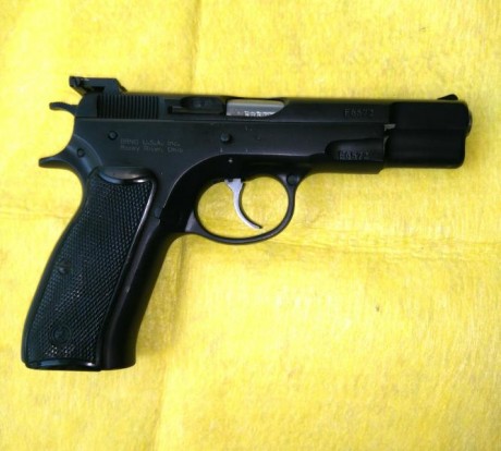 Vendo pistola CZ75, modelo original, no es la B. 
Comprada de segunda mano hace dos años, de origen checo 02