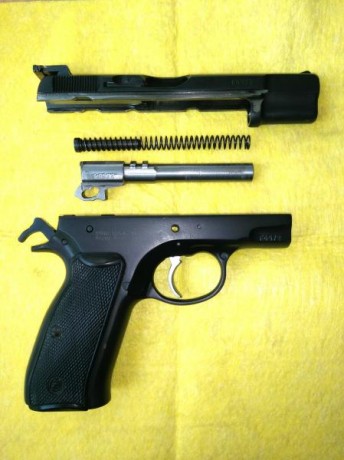 Vendo pistola CZ75, modelo original, no es la B. 
Comprada de segunda mano hace dos años, de origen checo 00