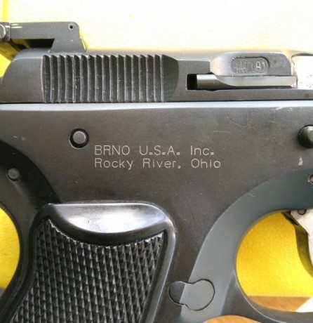 Vendo pistola CZ75, modelo original, no es la B. 
Comprada de segunda mano hace dos años, de origen checo 12