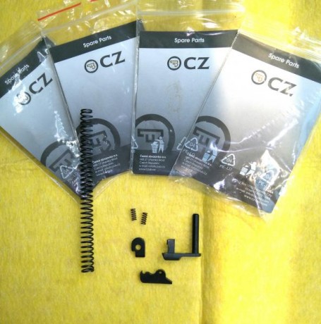 Vendo pistola CZ75, modelo original, no es la B. 
Comprada de segunda mano hace dos años, de origen checo 20