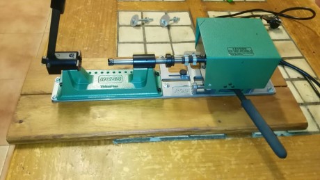 vendo por no usar para recarga y fabricación de puntas y recalibrado:
- fundidor de plomo lee 220V    12