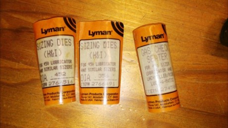 vendo por no usar para recarga y fabricación de puntas y recalibrado:
- fundidor de plomo lee 220V    11