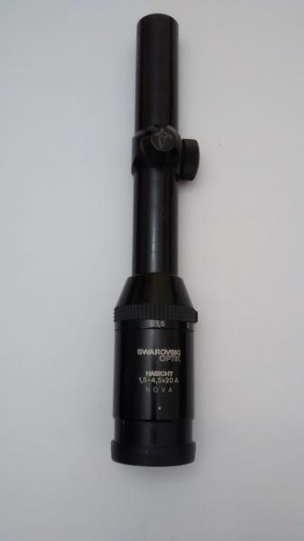 Vendo visor Swarovski 1,5-4,5x20 para anillas de 1" y retícula German 4, la que es una cruz con los 01