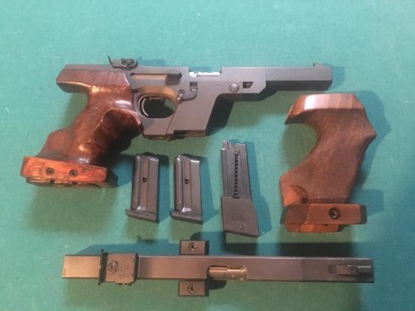 Hola a tod@s, 

Vendo arma de tiro olímpico  WALTER GSP  con dos calibres  22  y  32 .
Se entrega con 00