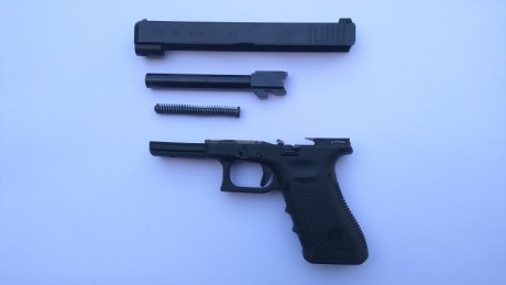    Vendo pistola GLOCK 34 - 3ª Generación por no usar.  

La pistola está nueva. Muy pocos disparos. 
La 02