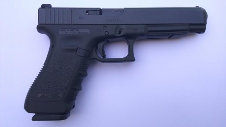    Vendo pistola GLOCK 34 - 3ª Generación por no usar.  

La pistola está nueva. Muy pocos disparos. 
La 01