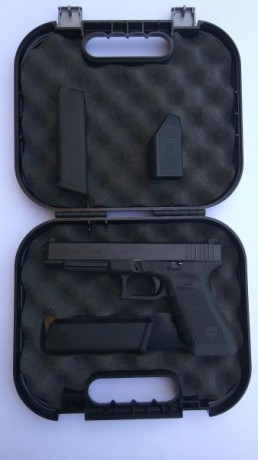    Vendo pistola GLOCK 34 - 3ª Generación por no usar.  

La pistola está nueva. Muy pocos disparos. 
La 00