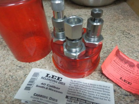 Vendo estos  Díes LEE  para el calibre  .40 Smith Wesson .
Prácticamente nuevos.
 Precio : 35 euros con 01