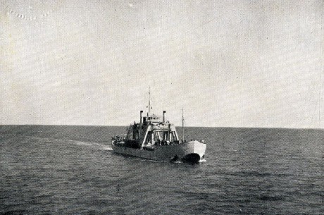 el barco de la derecha? 10