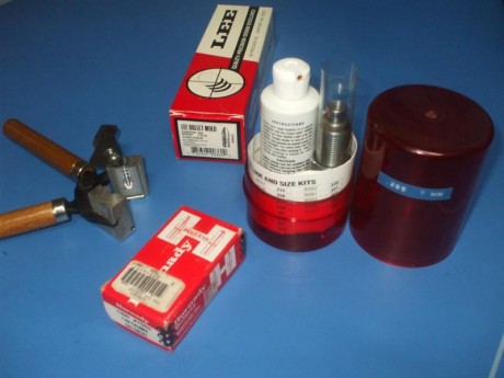 Vendo:

Recalibrador Lee .285 (7 mm) usado menos de 10 veces --> 10 €
Turquesa Lee .285 (7 mm) 130 20