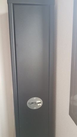 Hola Compañeros!!! vendo armero para 4 armas  largas esta practicamente nuevo el precio son 170..portes 02