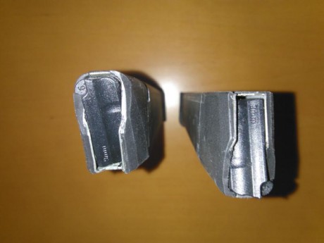 vendo 2 cargadores para pistolas Glock 9mmPB con capacidad para 33 disparos 
precio 80 euros los dos
completamente 00