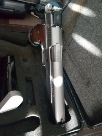 Vendo sig sauer p226 x-six con dos cargadores y varios muelles de repuesto, vendo por dejar la afición 00