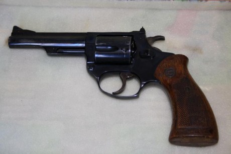 Buenos días 
Se vende revolver  marca ASTRA modelo CADIX 4 pulgadas calibre 38. En perfecto estado, muy 02